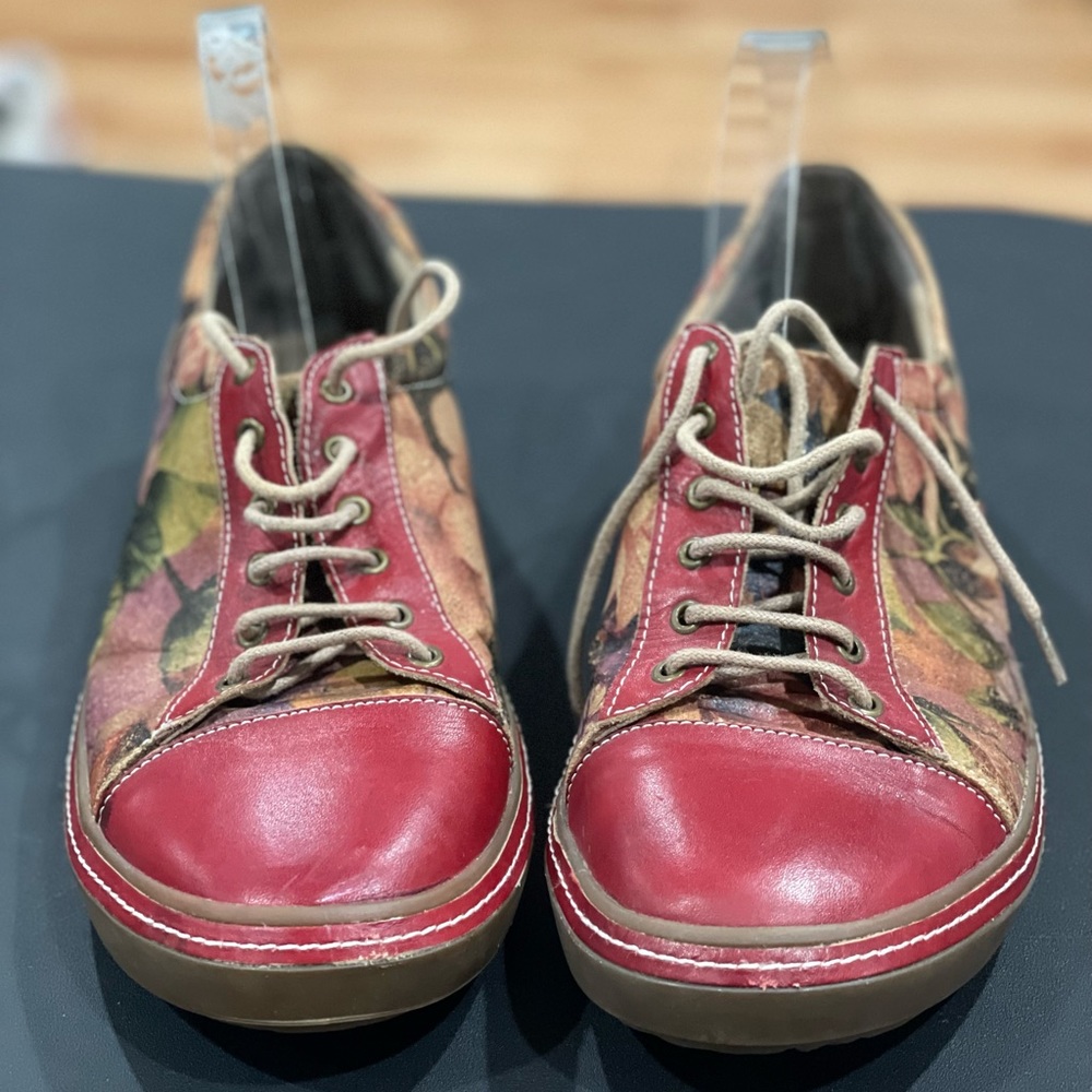 L'Artiste Spring Step Women's Red Floral Lace Up Casual Shoes - Picture 4 of 13